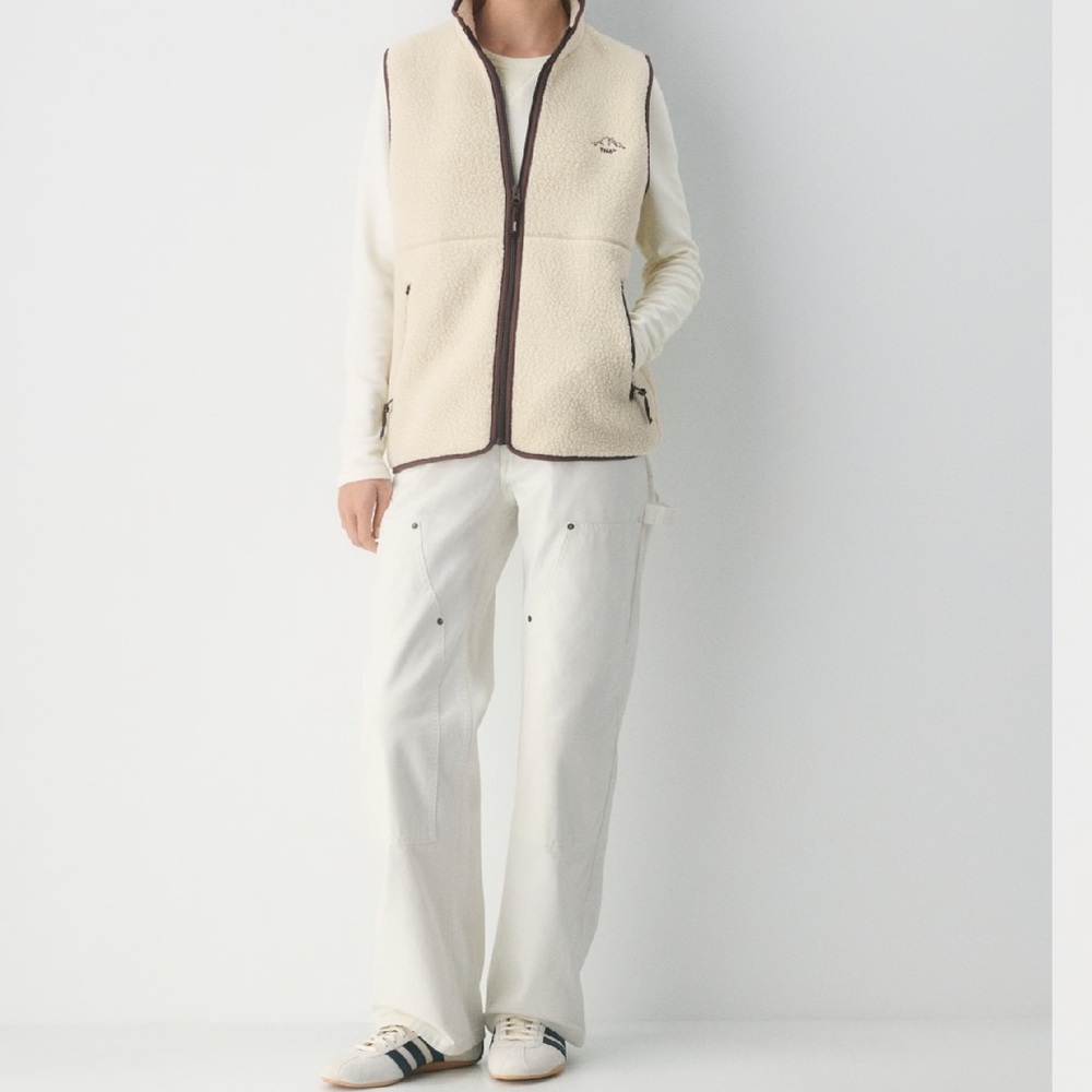 Aritzia TNA Off-White and Dark Brown Fleece Polartec Mockneck vest NWT - Picture 2 of 12